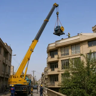 🏗️ حمل موتور آسانسور به موتورخانه با جرثقیل | جابه‌جایی ایمن موتور آسانسور به پشت‌بام